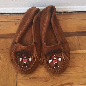 Minnetonka Moccasins tan with beads and bow